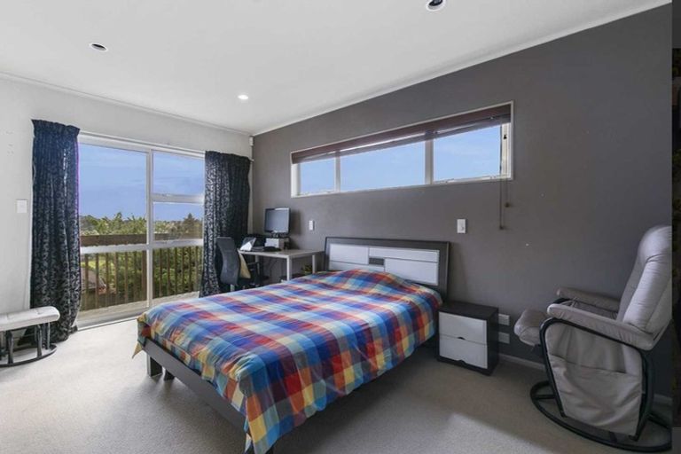 Photo of property in 92 Sunset Road, Unsworth Heights, Auckland, 0632