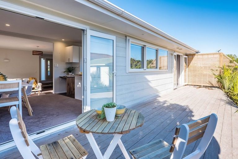 Photo of property in 9 Nugget Grove, Raumati Beach, Paraparaumu, 5032