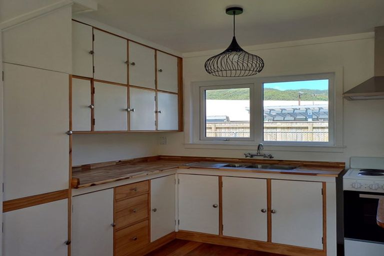 Photo of property in 477d Riverside Drive, Fairfield, Lower Hutt, 5011