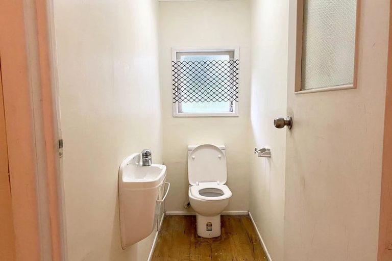 Photo of property in 2/3 Caribbean Drive, Unsworth Heights, Auckland, 0632