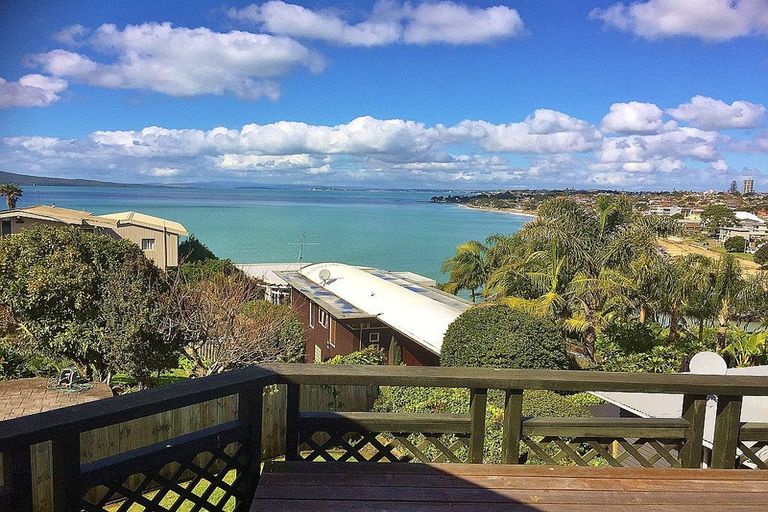 Photo of property in 1/19 Beach Road, Castor Bay, Auckland, 0620