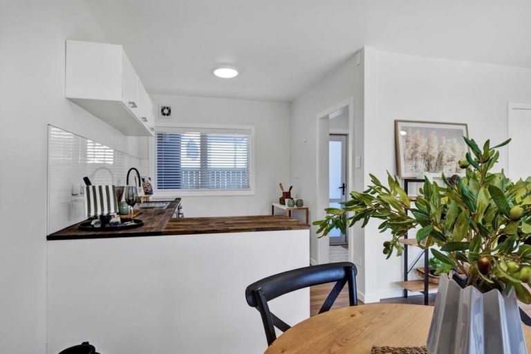 Photo of property in 38b Breakwater Road, Moturoa, New Plymouth, 4310