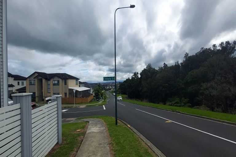 Photo of property in 2 Veneta Close, Flat Bush, Auckland, 2019