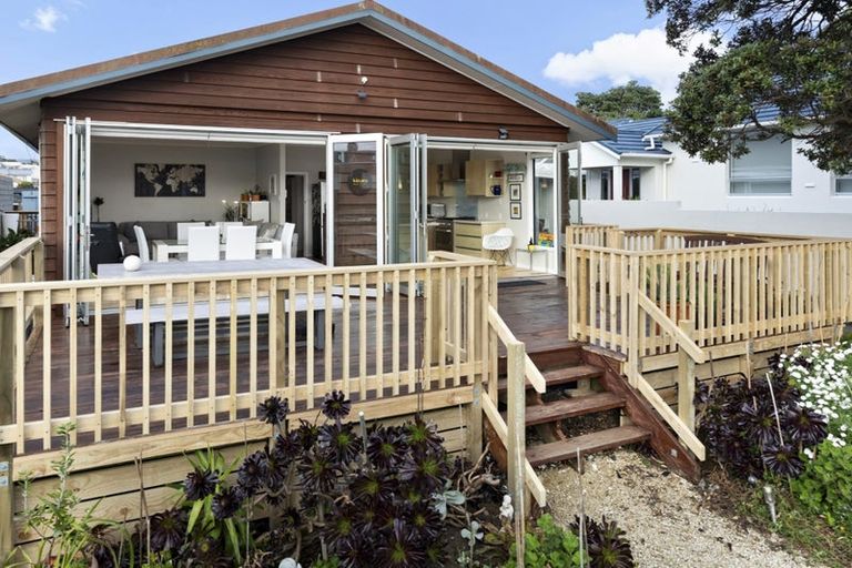 Photo of property in 55 Marine Parade, Paraparaumu Beach, Paraparaumu, 5032