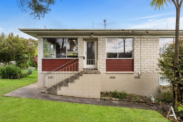 Photo of property in 2/70 Cliff View Drive, Green Bay, Auckland, 0604