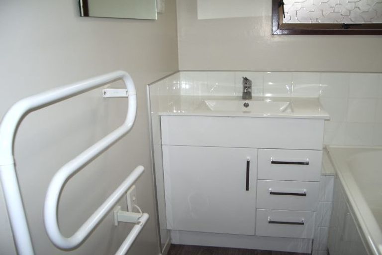 Photo of property in 1/204 Grimseys Road, Redwood, Christchurch, 8051