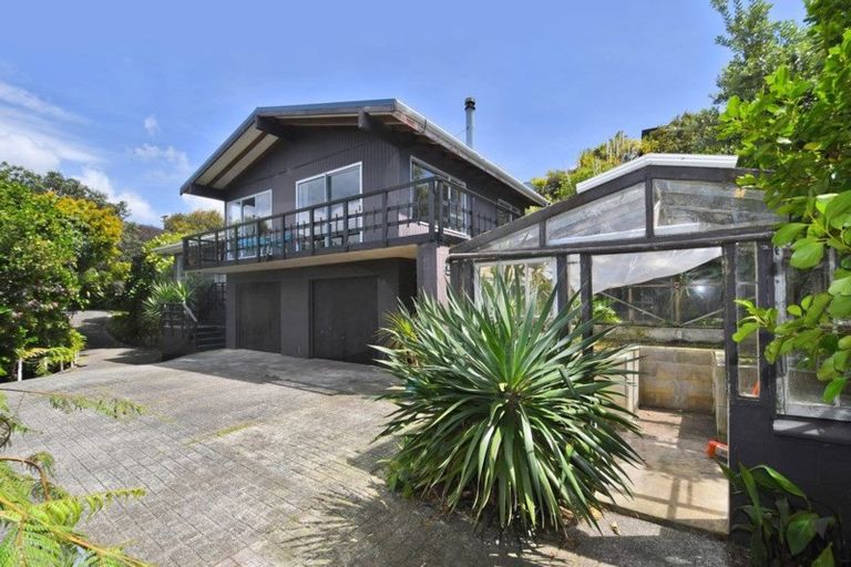 Photo of property in 17 Wonderview Road, Leigh, 0985