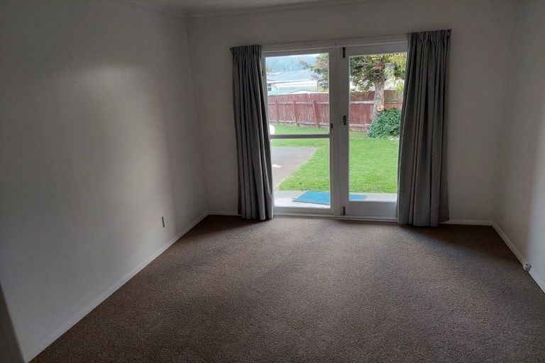 Photo of property in 3b Ferretti Grove, Avalon, Lower Hutt, 5011