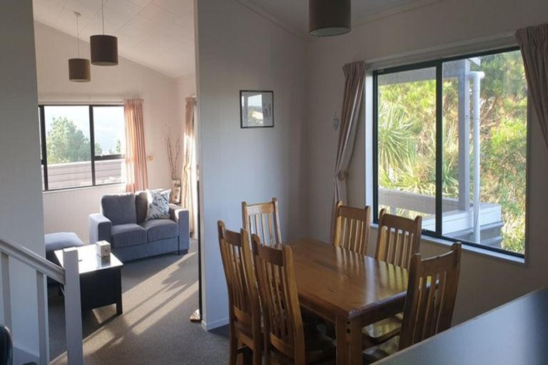 Photo of property in 18 Jasmine Grove, Maungaraki, Lower Hutt, 5010