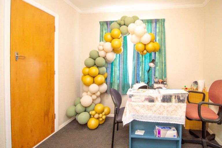 Photo of property in 186 Tremaine Avenue, Westbrook, Palmerston North, 4412