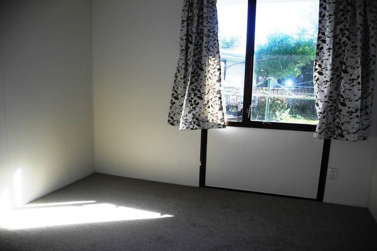 Photo of property in 1/5 Compass Place, Te Atatu Peninsula, Auckland, 0610