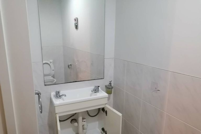 Photo of property in 8 Cricklade Terrace, Windsor Park, Auckland, 0632