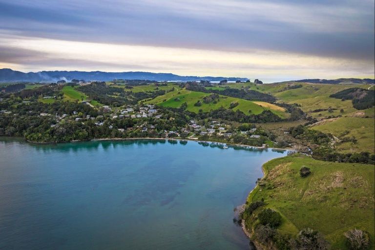 Photo of property in 74 Clinton Road, Tawharanui Peninsula, Matakana, 0986
