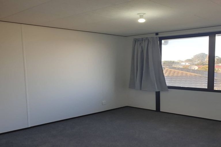 Photo of property in 22 Crosby Road, West Harbour, Auckland, 0618