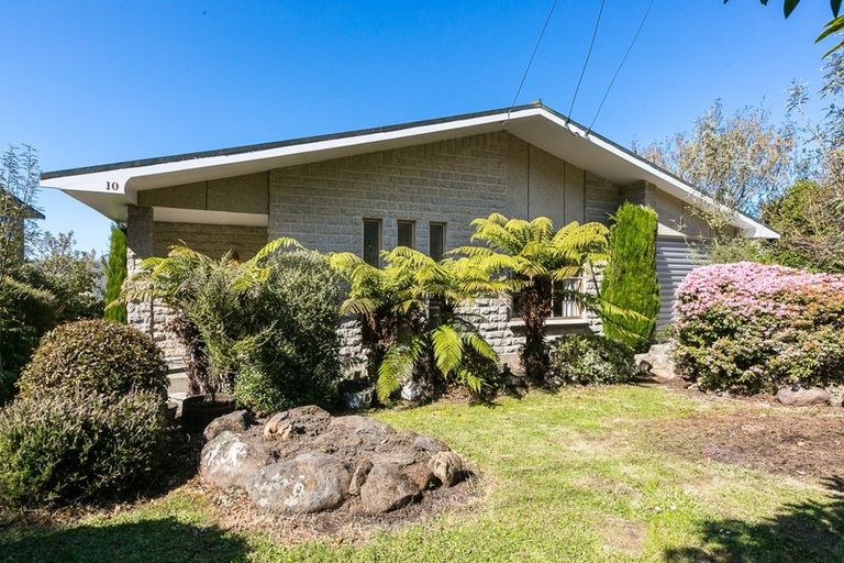 Photo of property in 10 Kaka Road, Saint Leonards, Dunedin, 9022