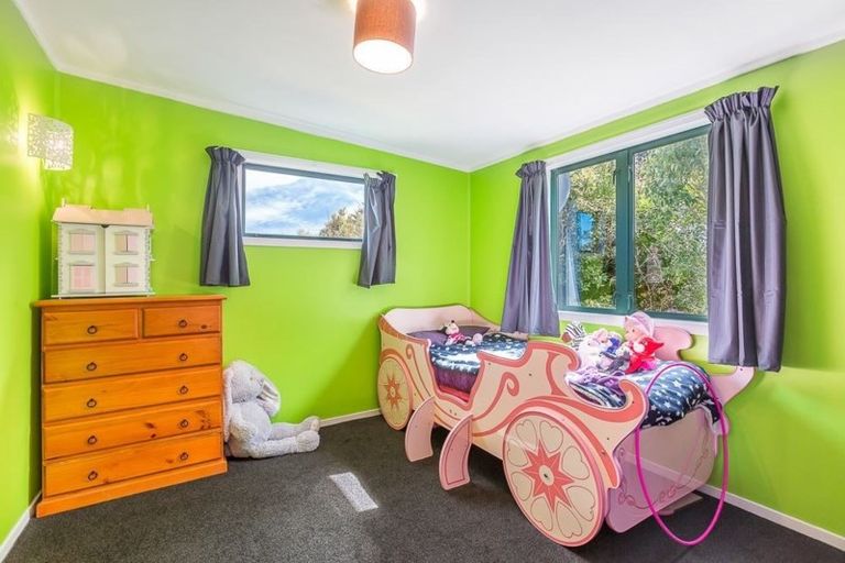 Photo of property in 284 Vipond Road, Stanmore Bay, Whangaparaoa, 0932