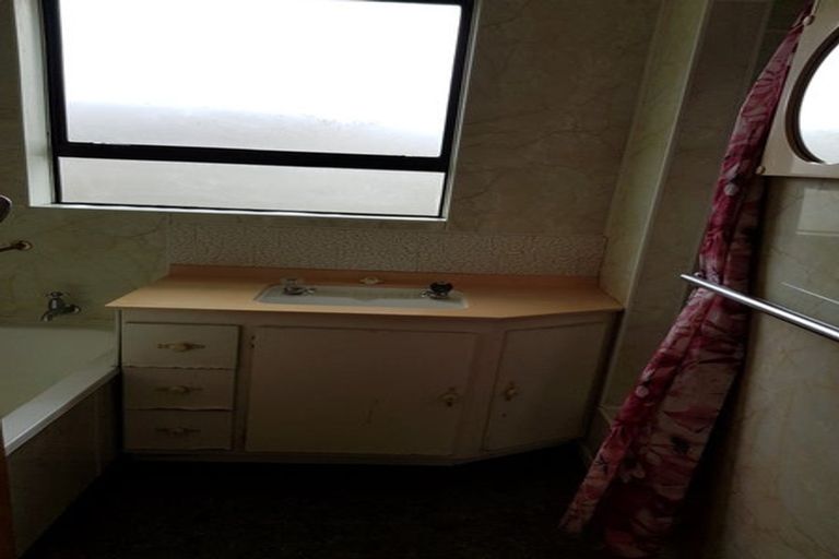 Photo of property in 42 Holloway Street, Waikiwi, Invercargill, 9810