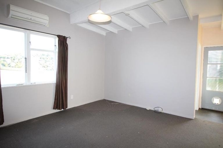 Photo of property in 25 Shortland Street, Caversham, Dunedin, 9011