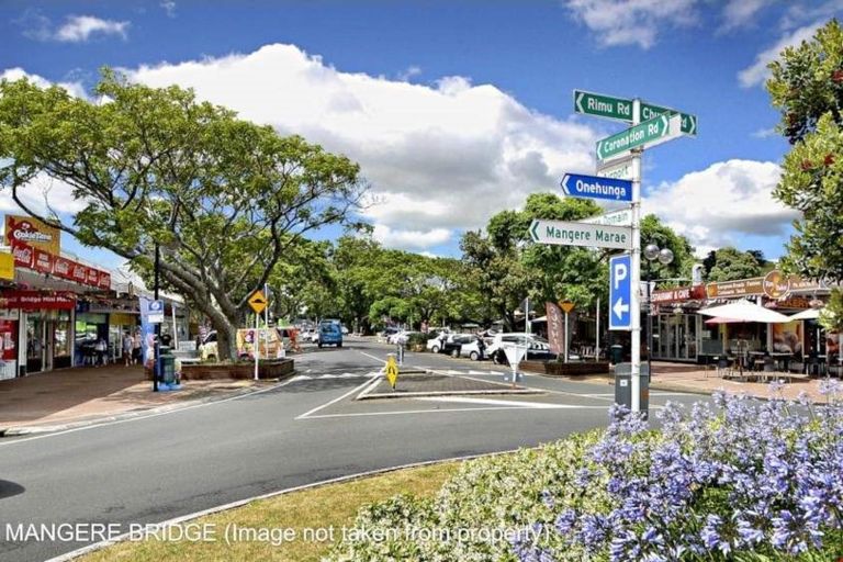 Photo of property in 49 Convair Crescent, Mangere, Auckland, 2022