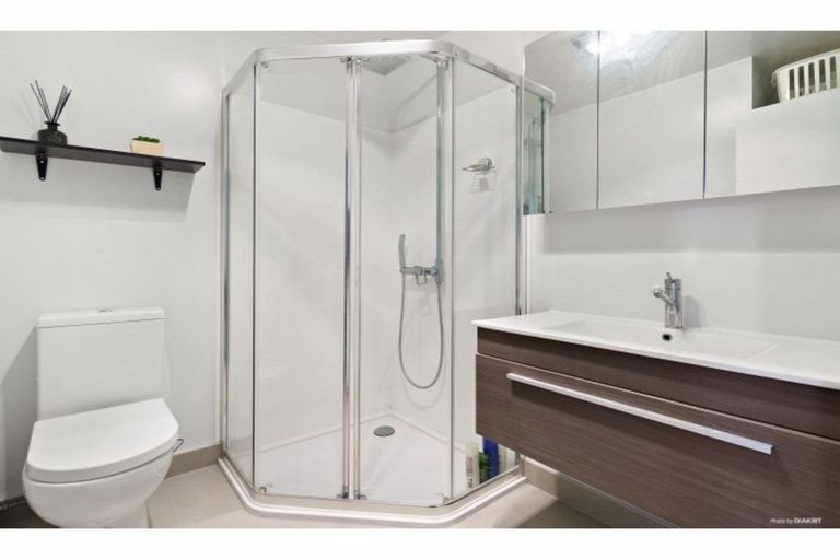 Photo of property in 23/11 Ray Small Drive, Papakura, 2110