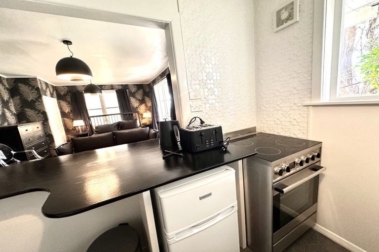 Photo of property in 35 Patanga Crescent, Thorndon, Wellington, 6011