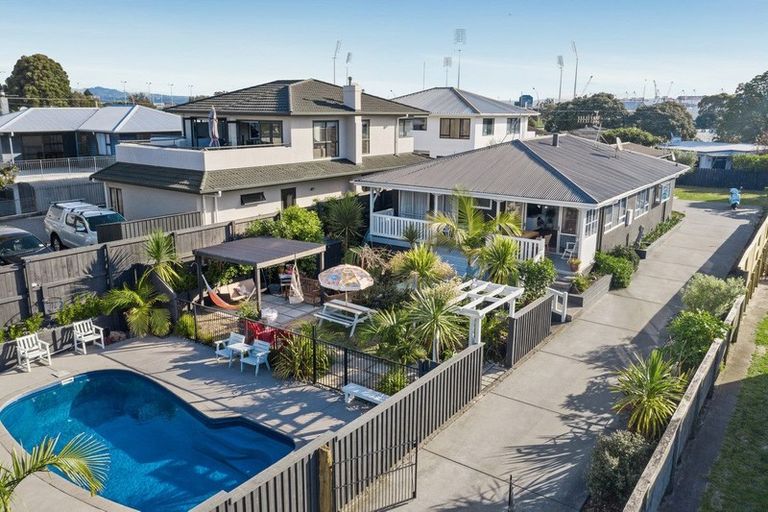Photo of property in 26 Riverton Road, Mount Maunganui, 3116