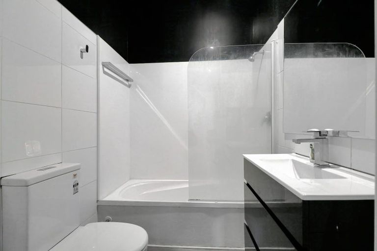 Photo of property in Courtenay Mews Apartments, 13/14 Alpha Street, Te Aro, Wellington, 6011