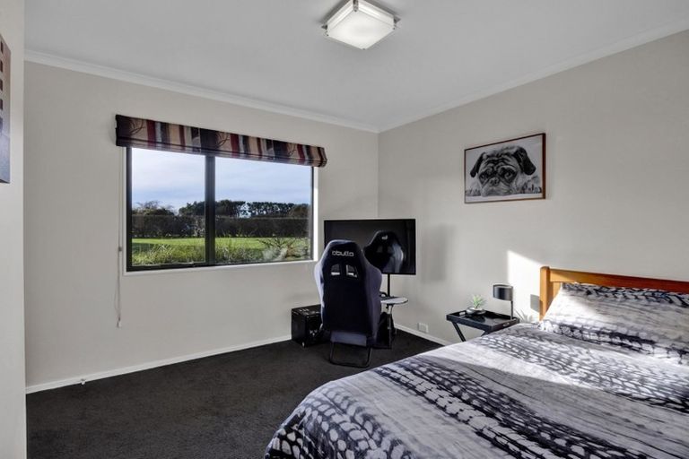 Photo of property in 16 Arthur Road, Paraite, New Plymouth, 4373