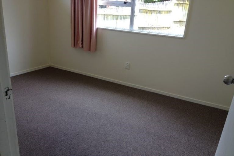 Photo of property in 4 Tacitus Place, Totara Vale, Auckland, 0629