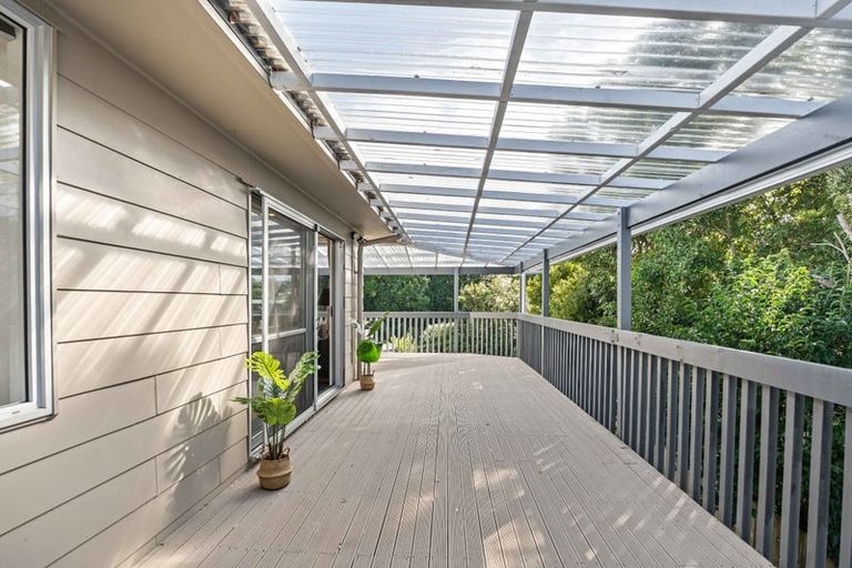 Photo of property in 21 Celeste Place, Totara Vale, Auckland, 0627