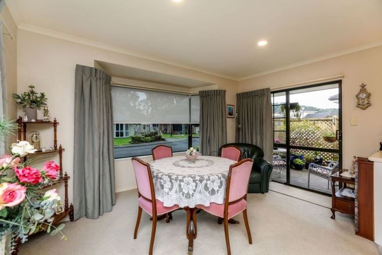 Photo of property in 12 Kawaroa Close, New Plymouth, 4310