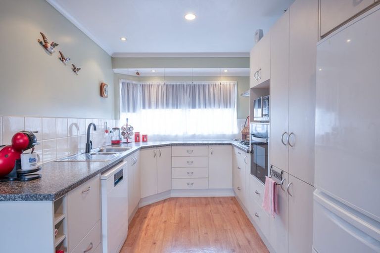 Photo of property in 64a Clevedon Road, Papakura, 2110