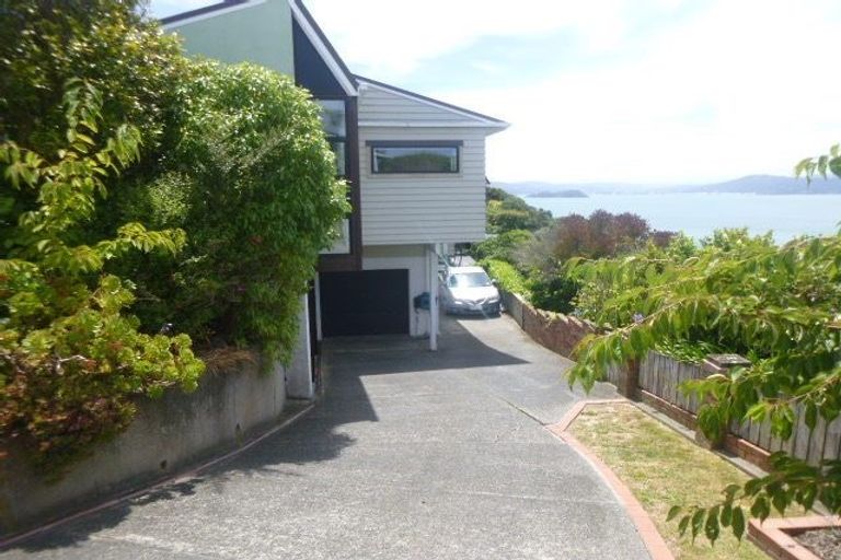 Photo of property in 124 Nevay Road, Karaka Bays, Wellington, 6022