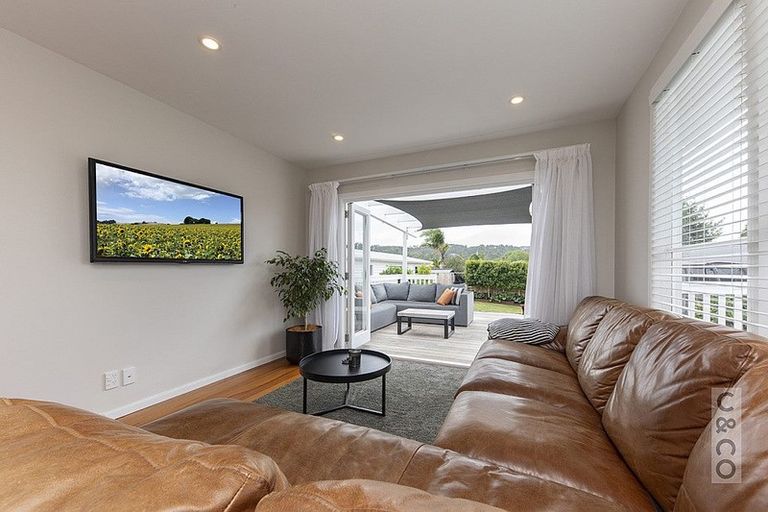 Photo of property in 25 Maude Street, Riverhead, 0820