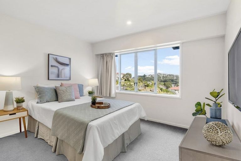 Photo of property in 2/93a Kelburn Parade, Kelburn, Wellington, 6012