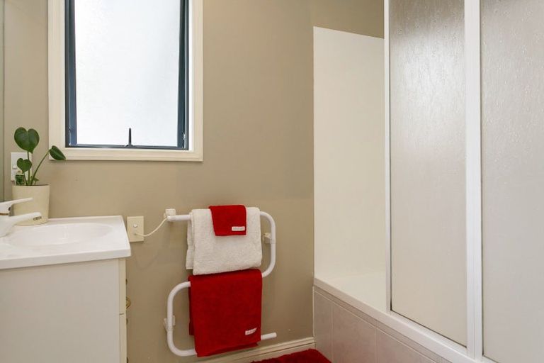 Photo of property in 9 Sunset Street, Hilltop, Taupo, 3330