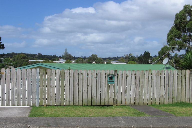 Photo of property in 1/87 Fairclough Road, Beach Haven, Auckland, 0626