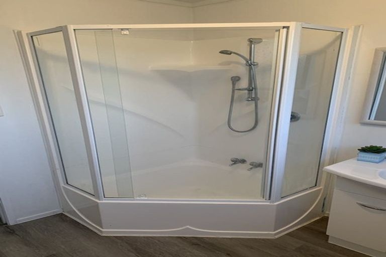 Photo of property in 41 Mcquarrie Avenue, Wattle Downs, Auckland, 2103