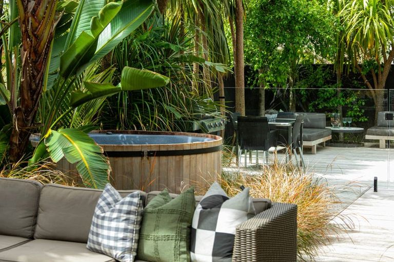 Photo of property in 60 Churchouse Road, Greenhithe, Auckland, 0632