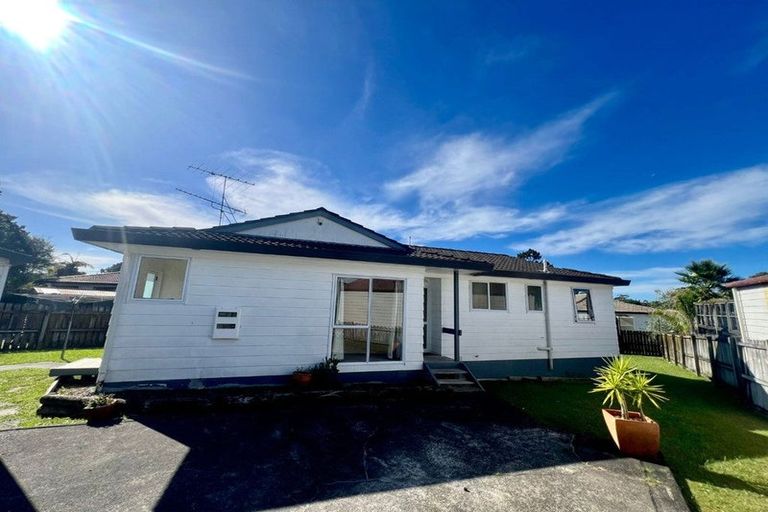 Photo of property in 40 Hassan Drive, Massey, Auckland, 0614