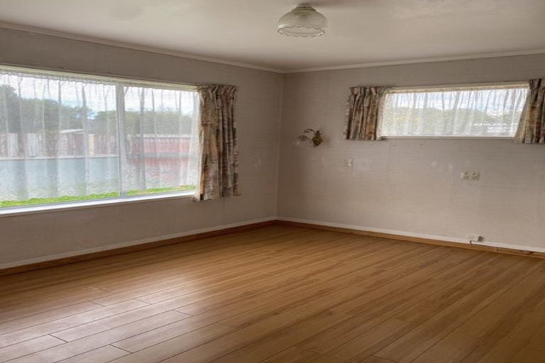 Photo of property in 11 Winiata Place, Otaki, 5512