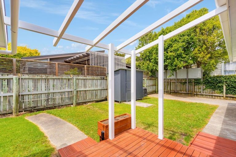 Photo of property in 23 Greenaway Road, Waikanae, 5036