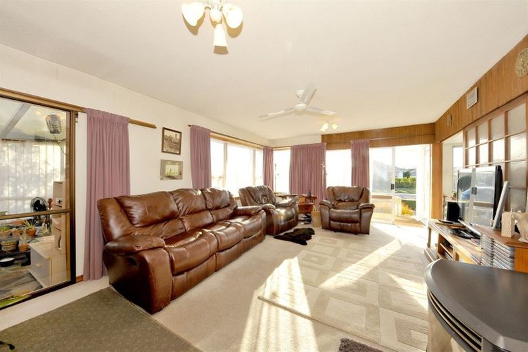 Photo of property in 84 Farquhars Road, Redwood, Christchurch, 8051