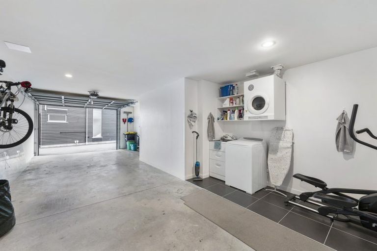 Photo of property in 37c Ngaio Road, Kelburn, Wellington, 6012