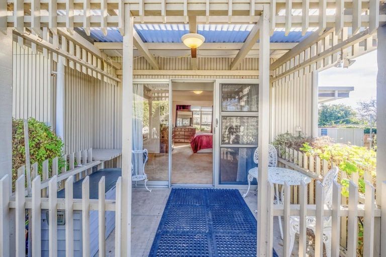 Photo of property in 10 Leewood Place, Pakuranga Heights, Auckland, 2010