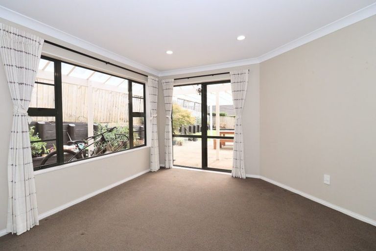 Photo of property in 33 Annalong Road, Dannemora, Auckland, 2016