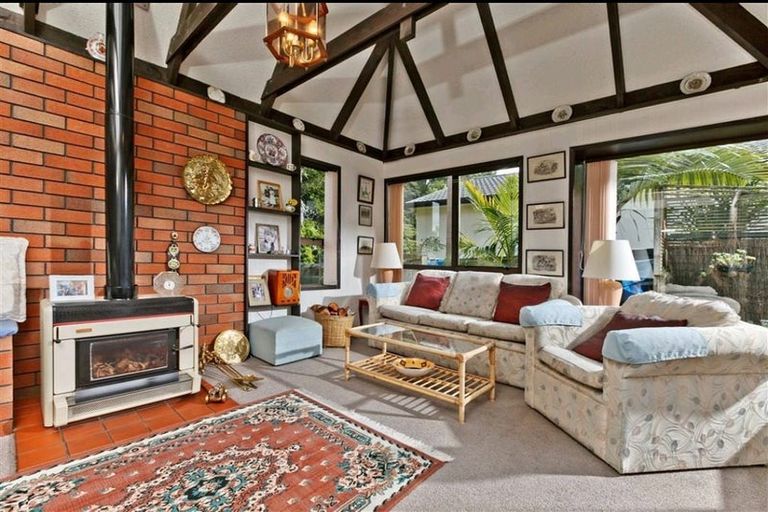 Photo of property in 1/268 Forrest Hill Road, Forrest Hill, Auckland, 0620