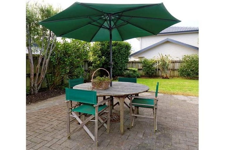 Photo of property in 2 Tollana Road, Te Atatu Peninsula, Auckland, 0610
