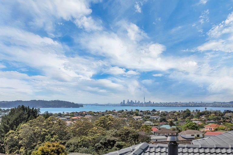 Photo of property in 29 Bernleigh Terrace, West Harbour, Auckland, 0618