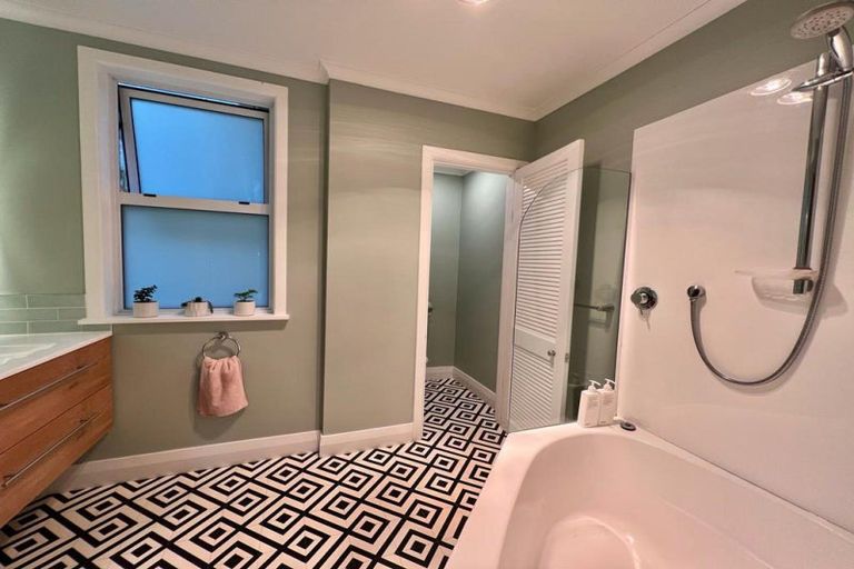 Photo of property in 31 Crofton Road, Ngaio, Wellington, 6035